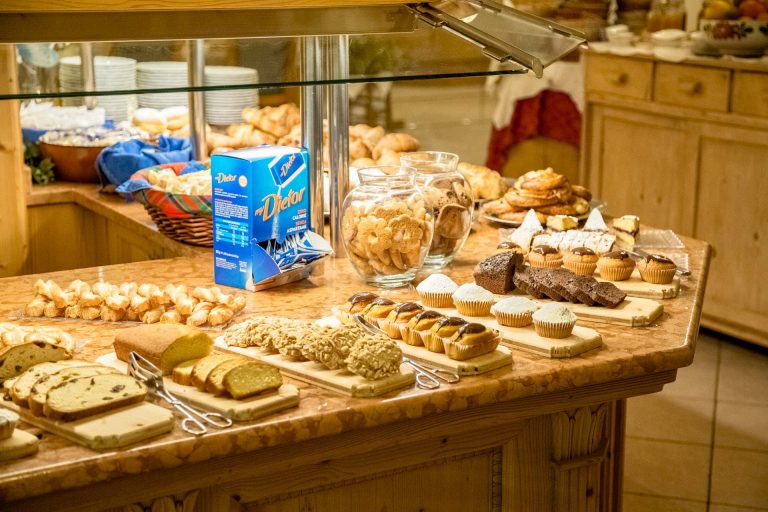 cucina-pasticceria-piatti-tipici-colazione-pineta-pastry-hotel-dolomiti-marmolada-rocca-pietore-11