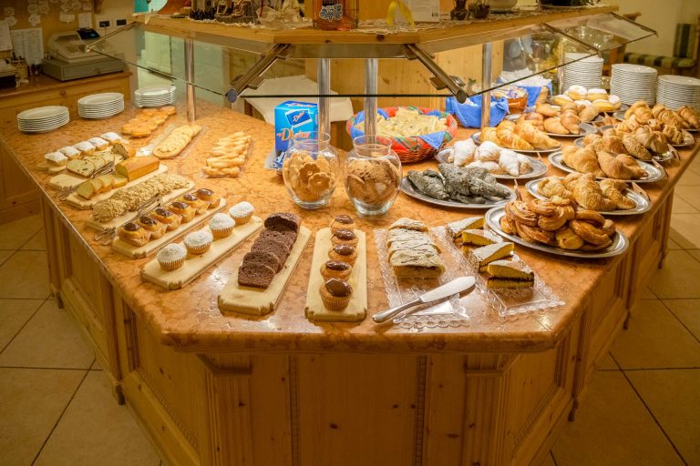 cucina-pasticceria-piatti-tipici-colazione-pineta-pastry-hotel-dolomiti-marmolada-rocca-pietore-12