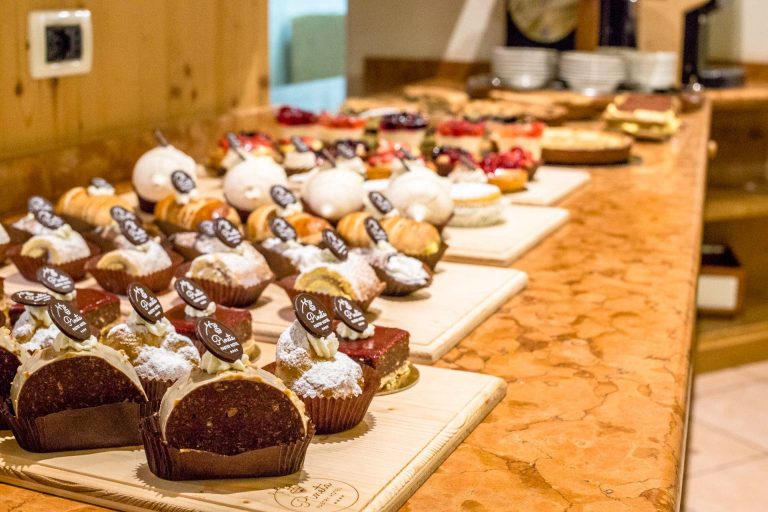 cucina-pasticceria-piatti-tipici-colazione-pineta-pastry-hotel-dolomiti-marmolada-rocca-pietore-6