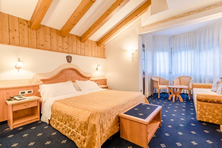 junior-suite-la-torre-pineta-pastry-hotel-dolomiti-marmolada-rocca-pietore-1